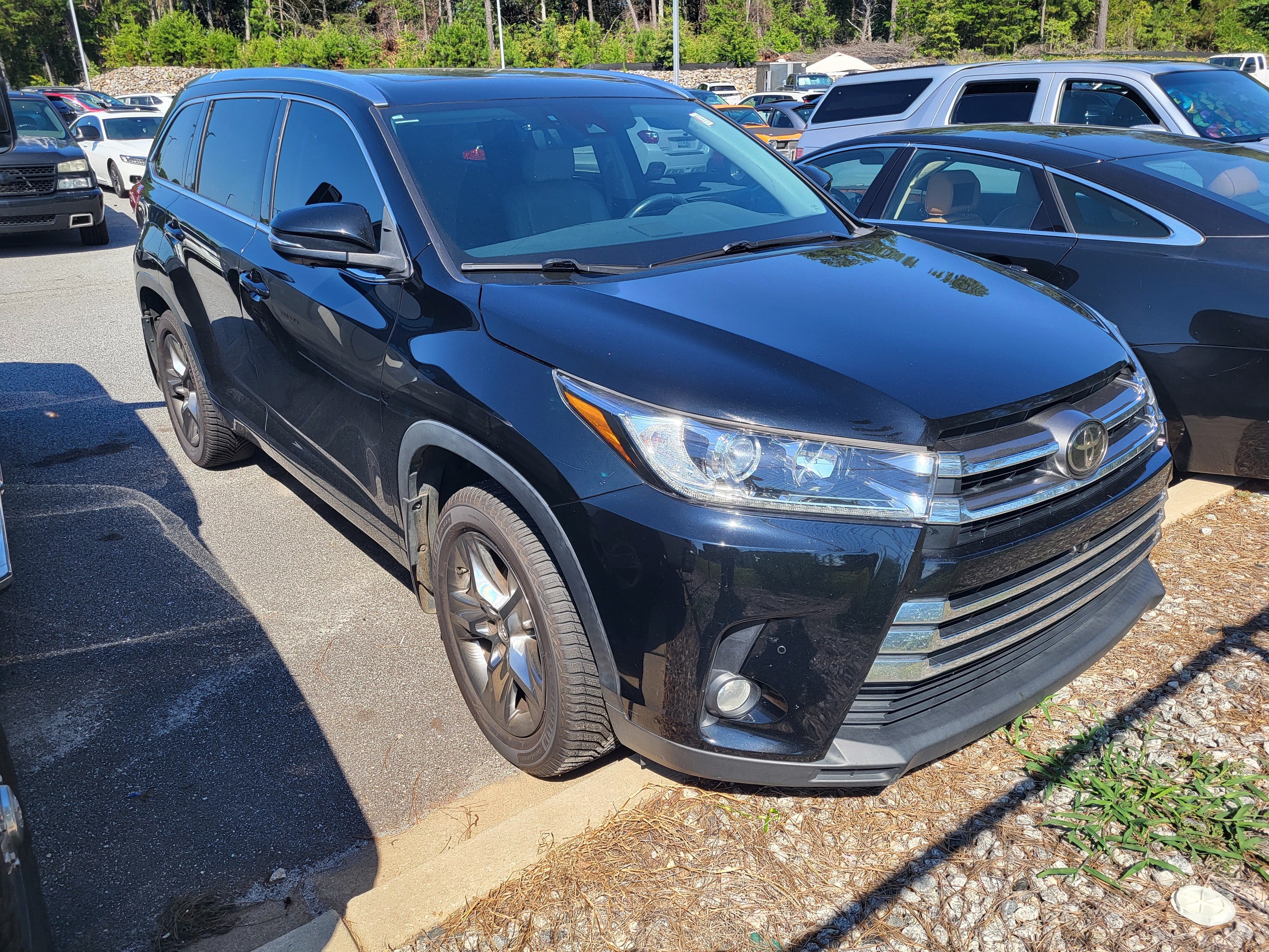 Used 2017 Toyota Highlander Limited Platinum AWD/4WD image 3