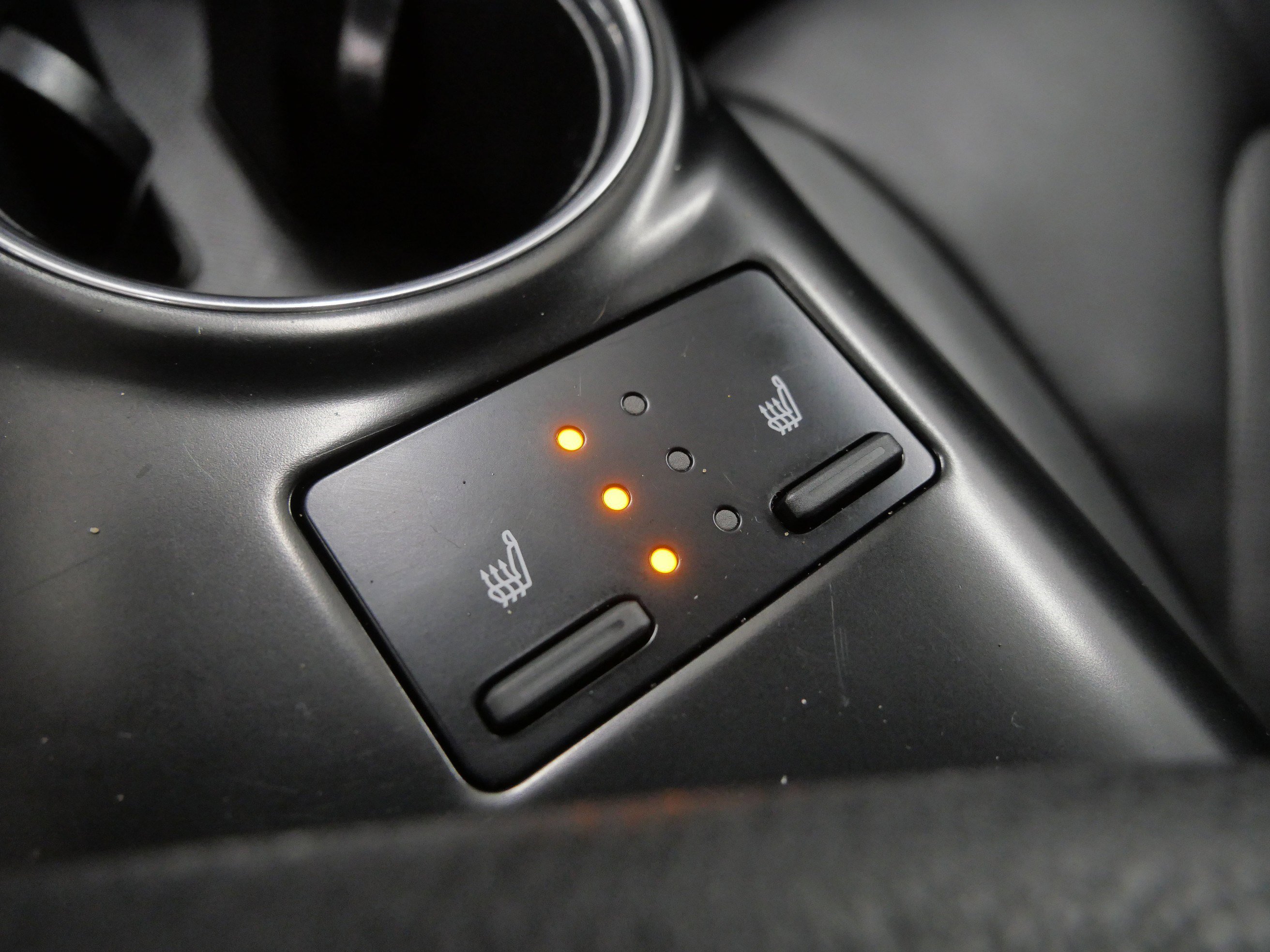 Certified 2020 Toyota Camry XLE image 32