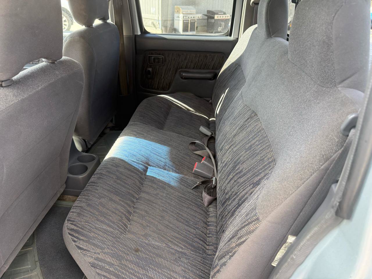 Used 2000 Nissan Frontier XE image 10