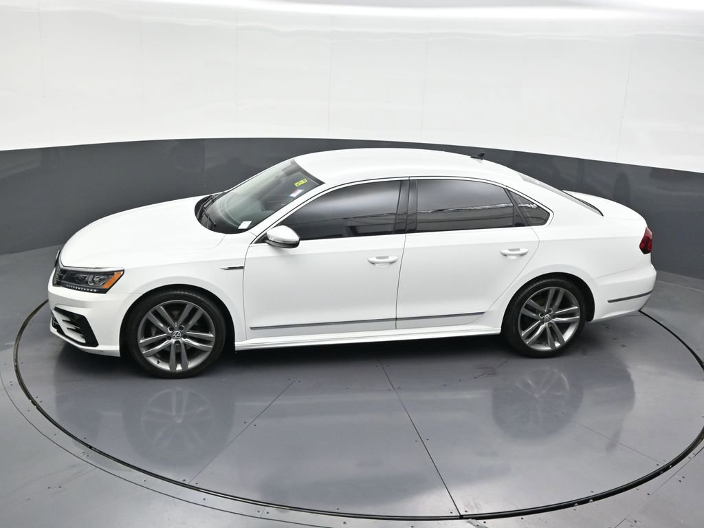 Used 2017 Volkswagen Passat 1.8T R-Line w/ R-Line Lighting Package FWD image 16