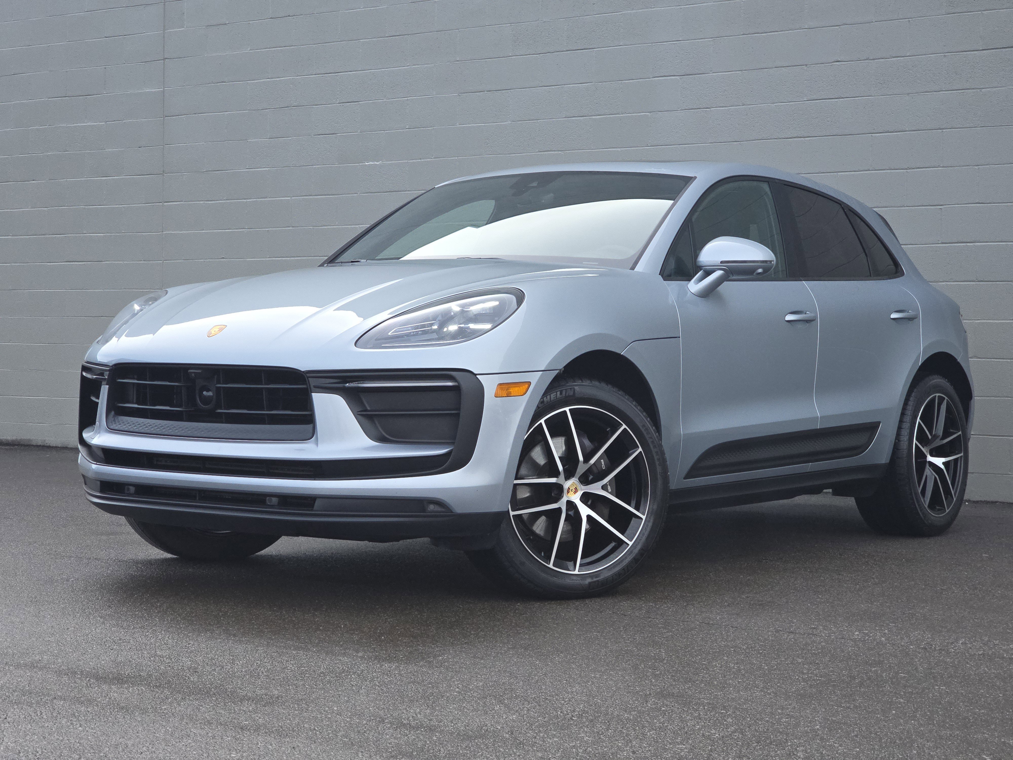 Certified 2023 Porsche Macan image 1
