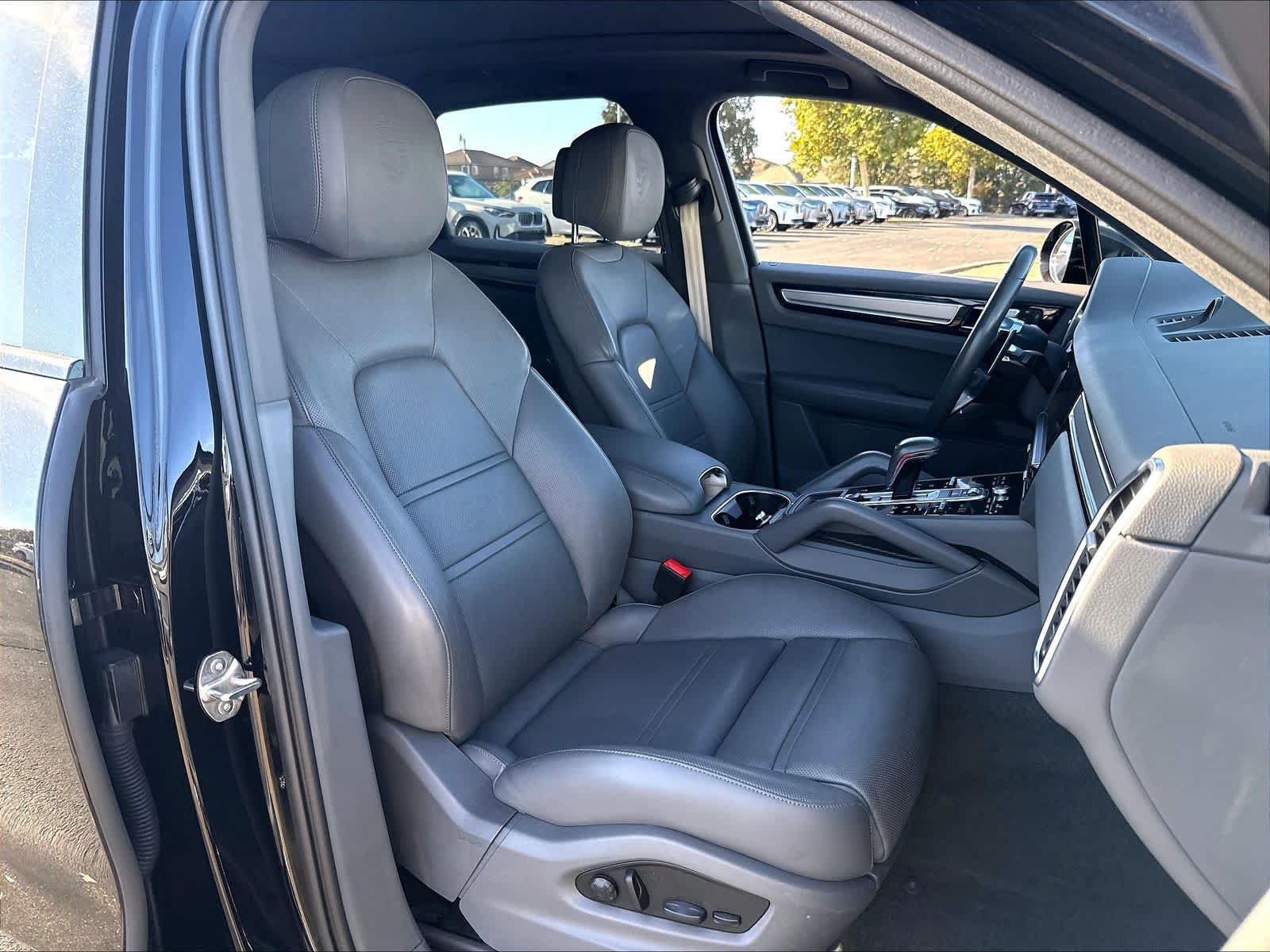 Used 2023 Porsche Cayenne Platinum Edition w/ Premium Package Plus AWD/4WD image 30