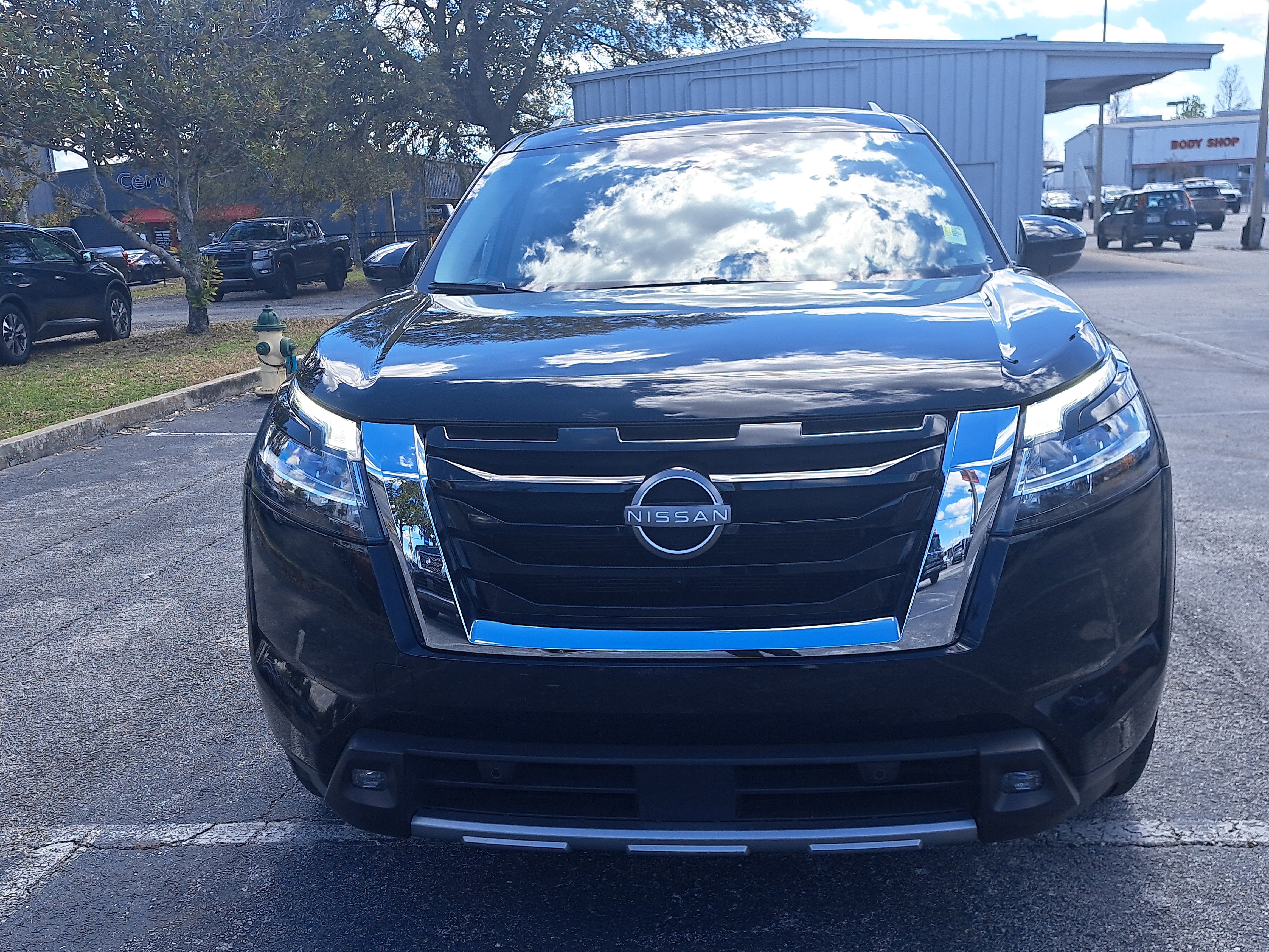 Certified 2022 Nissan Pathfinder SL image 2