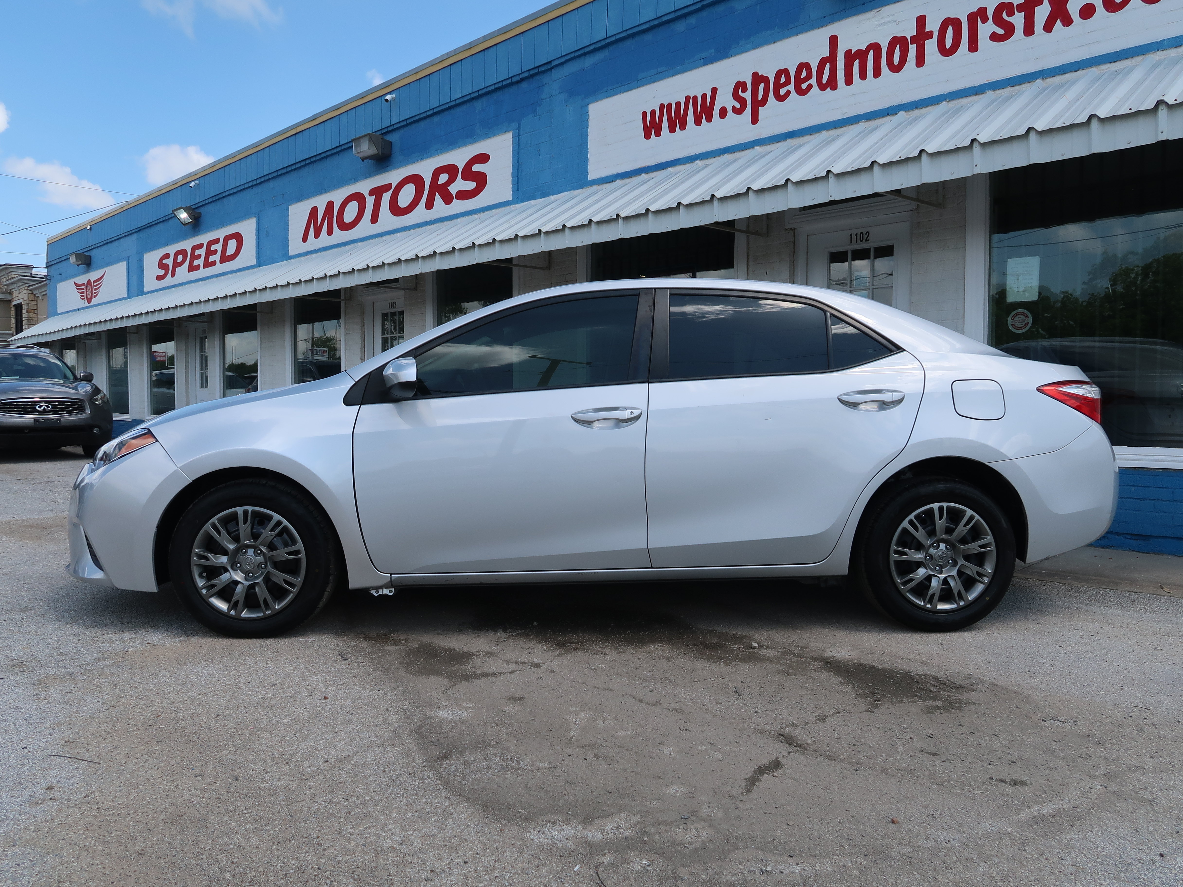 Used 2014 Toyota Corolla LE FWD image 3