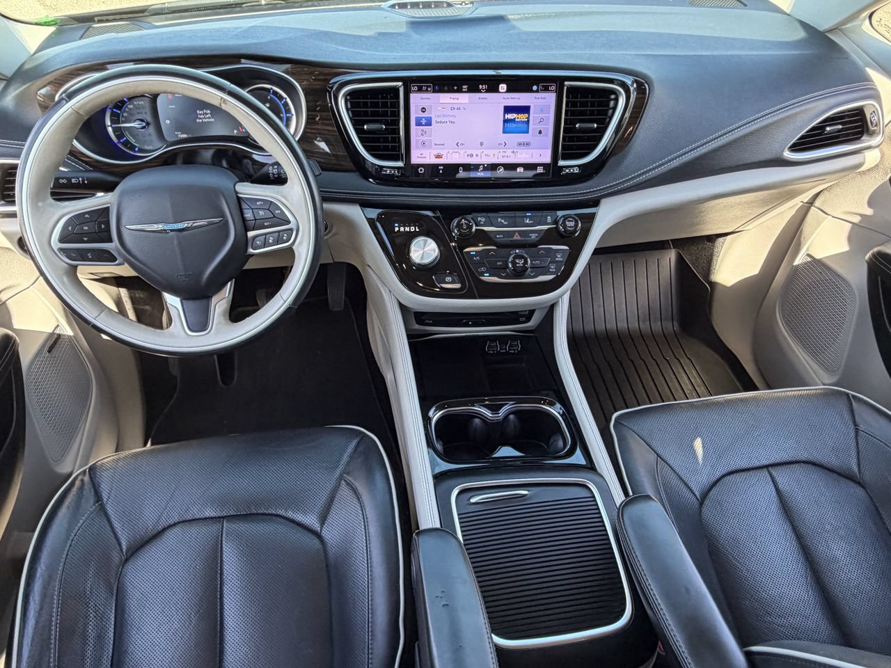 Used 2021 Chrysler Pacifica Limited w/ Uconnect Theater Family Group FWD image 16