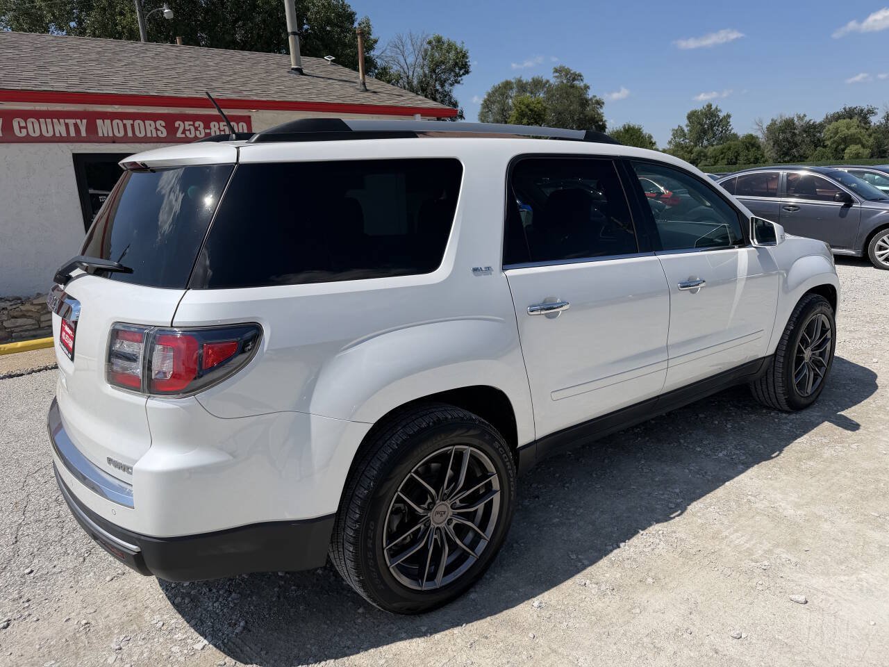 Used 2017 GMC Acadia Limited SLT AWD/4WD image 3