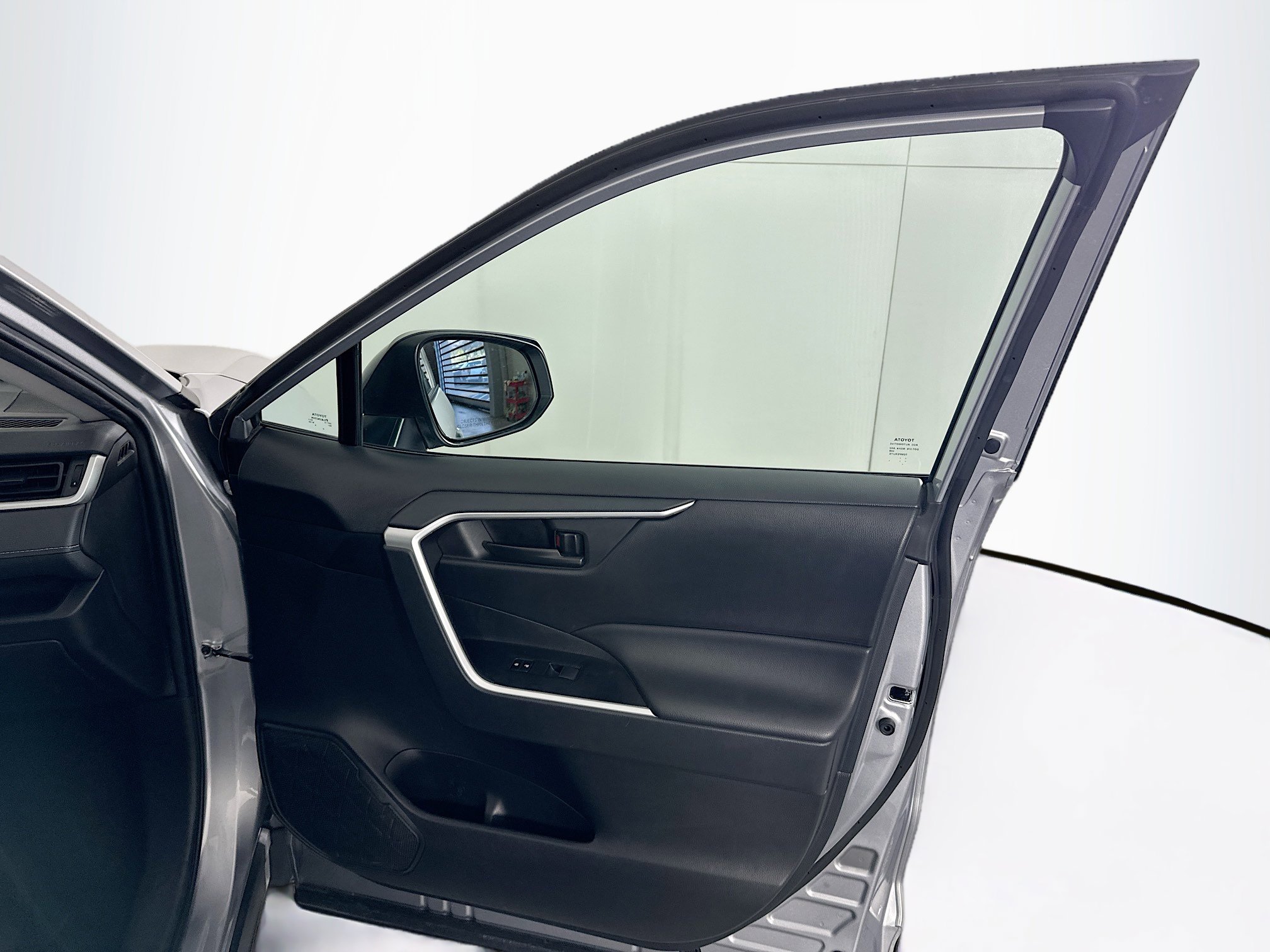 Used 2024 Toyota RAV4 LE image 29