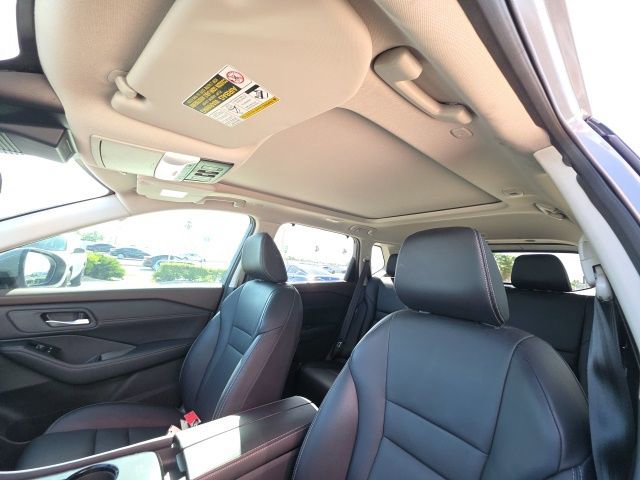 Used 2023 Nissan Rogue SL w/ SL Premium Package image 14