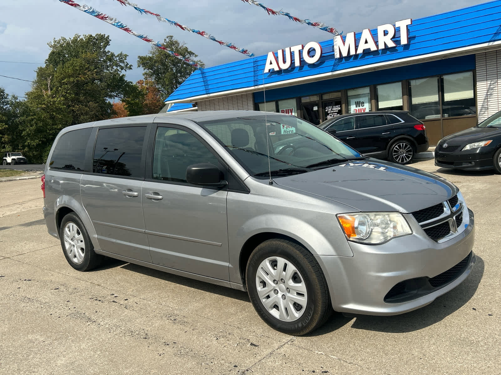 Used 2014 Dodge Grand Caravan SE w/ Quick Order Package 29E SE image 2