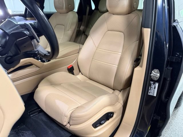 Used 2023 Porsche Cayenne Platinum Edition AWD/4WD image 24