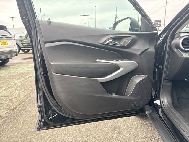 Used 2025 Chevrolet Trax LS image 17