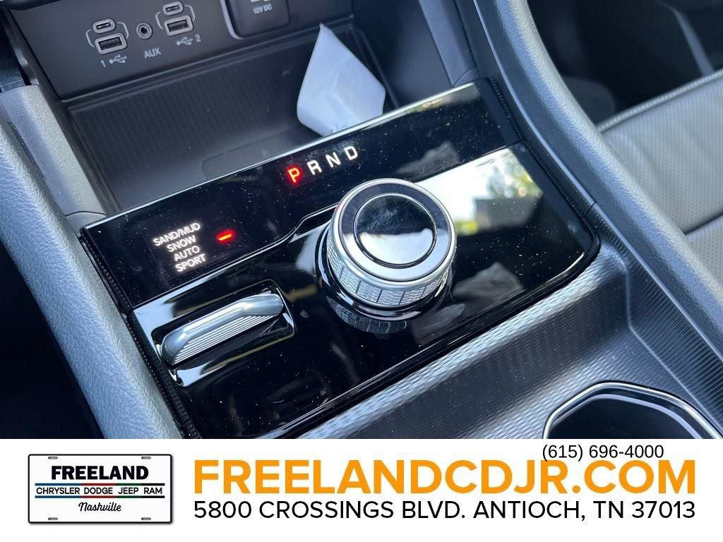 New 2025 Jeep Grand Cherokee Limited w/ Luxury Tech Group II image 11