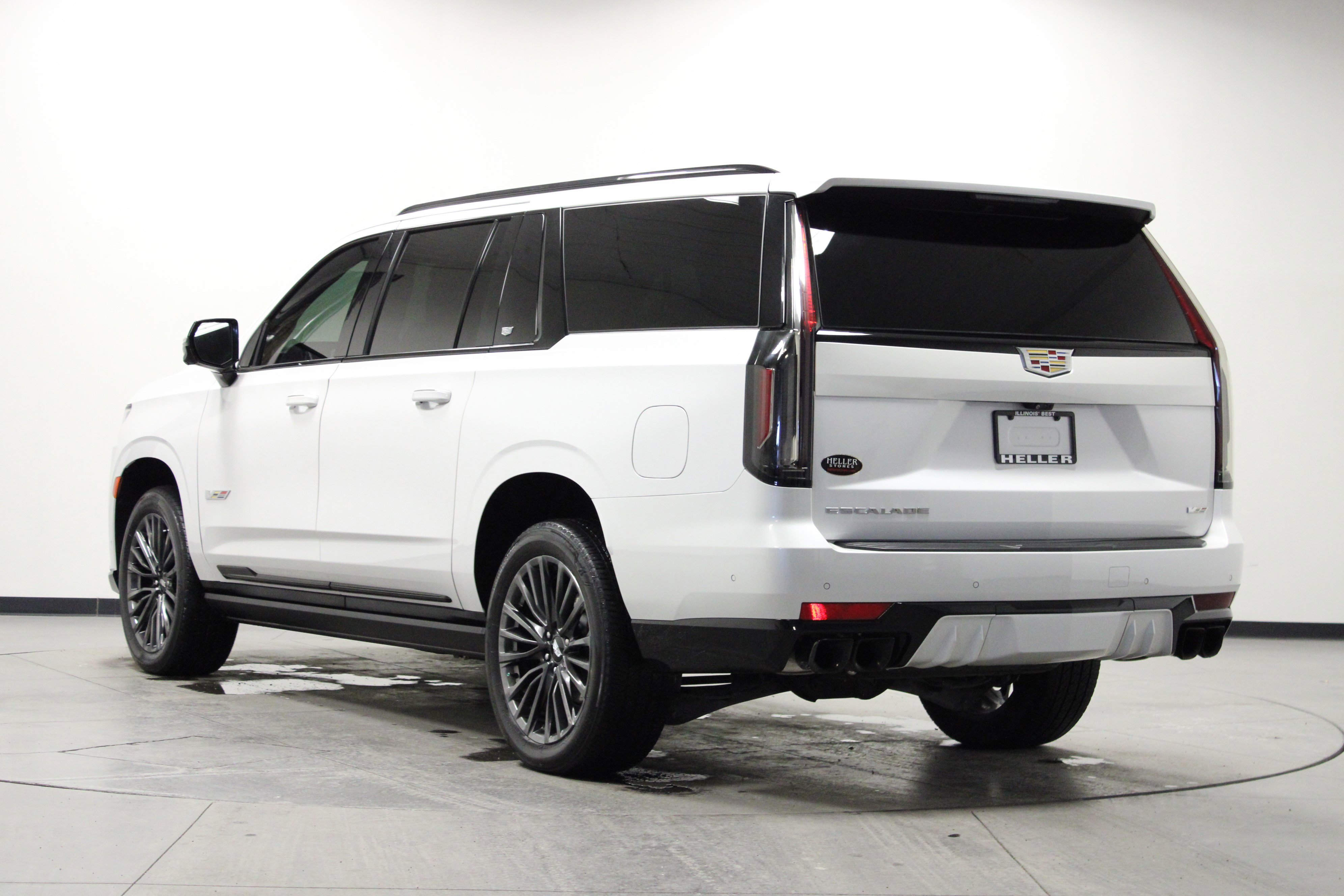 Used 2023 Cadillac Escalade ESV V w/ Heavy-Duty Trailer Package image 6