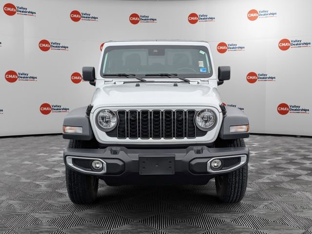Certified 2025 Jeep Gladiator Sport image 2