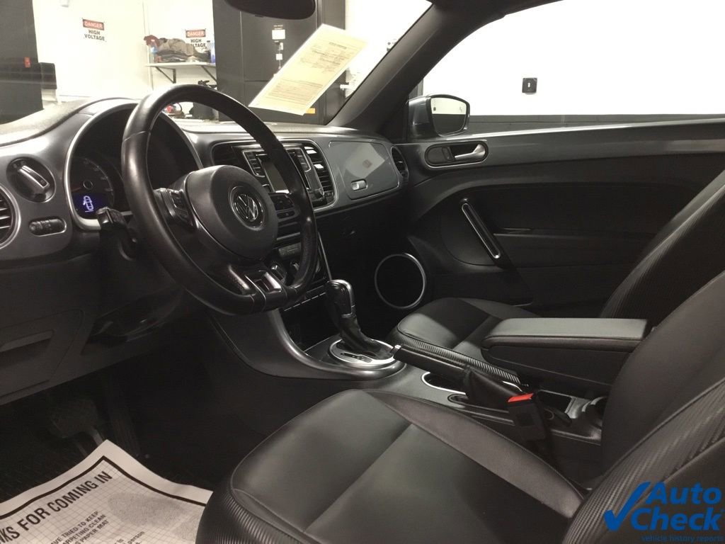 Used 2019 Volkswagen Beetle 2.0T S image 31