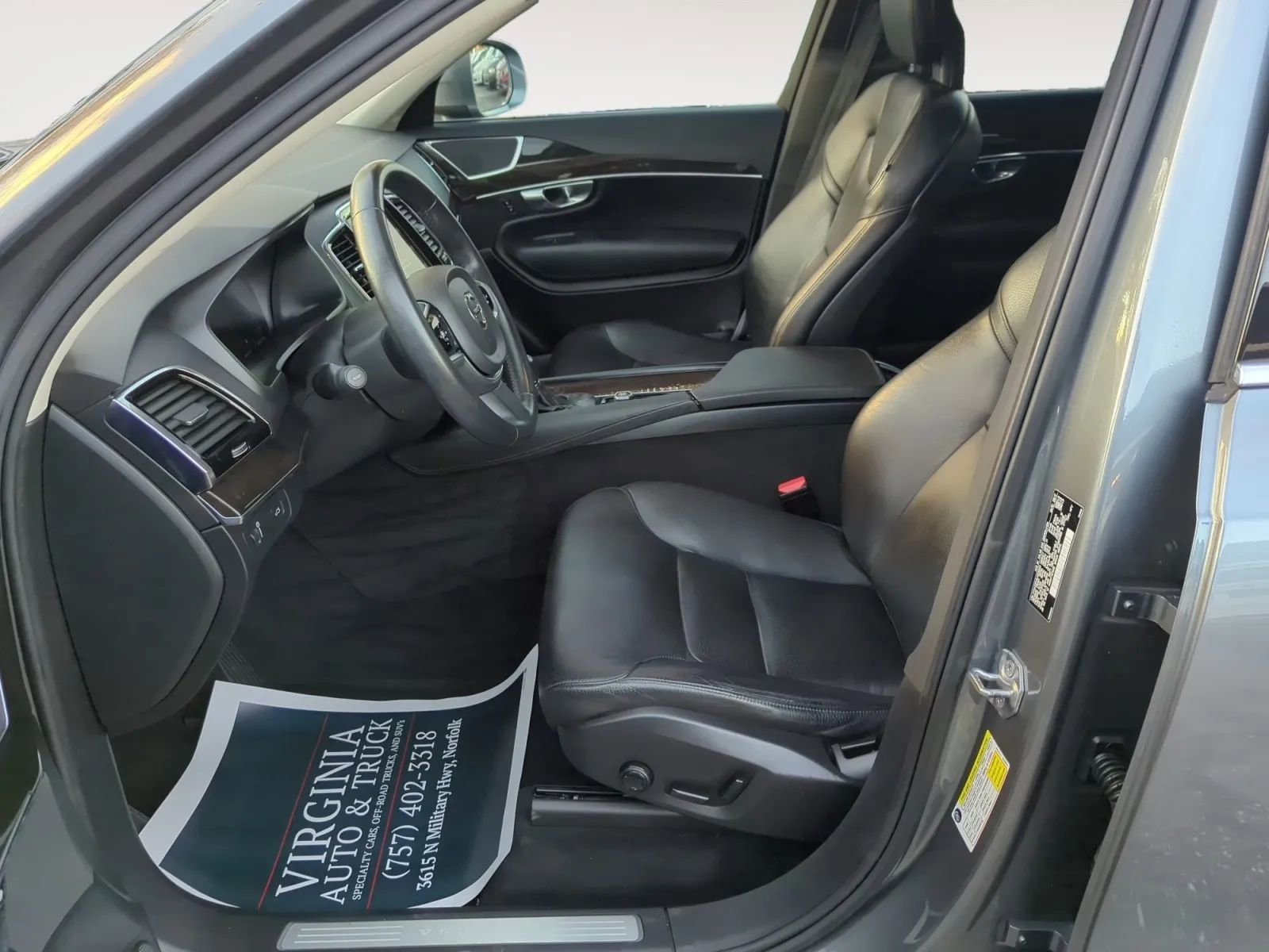 Used 2018 Volvo XC90 T6 Momentum w/ Convenience Package image 14