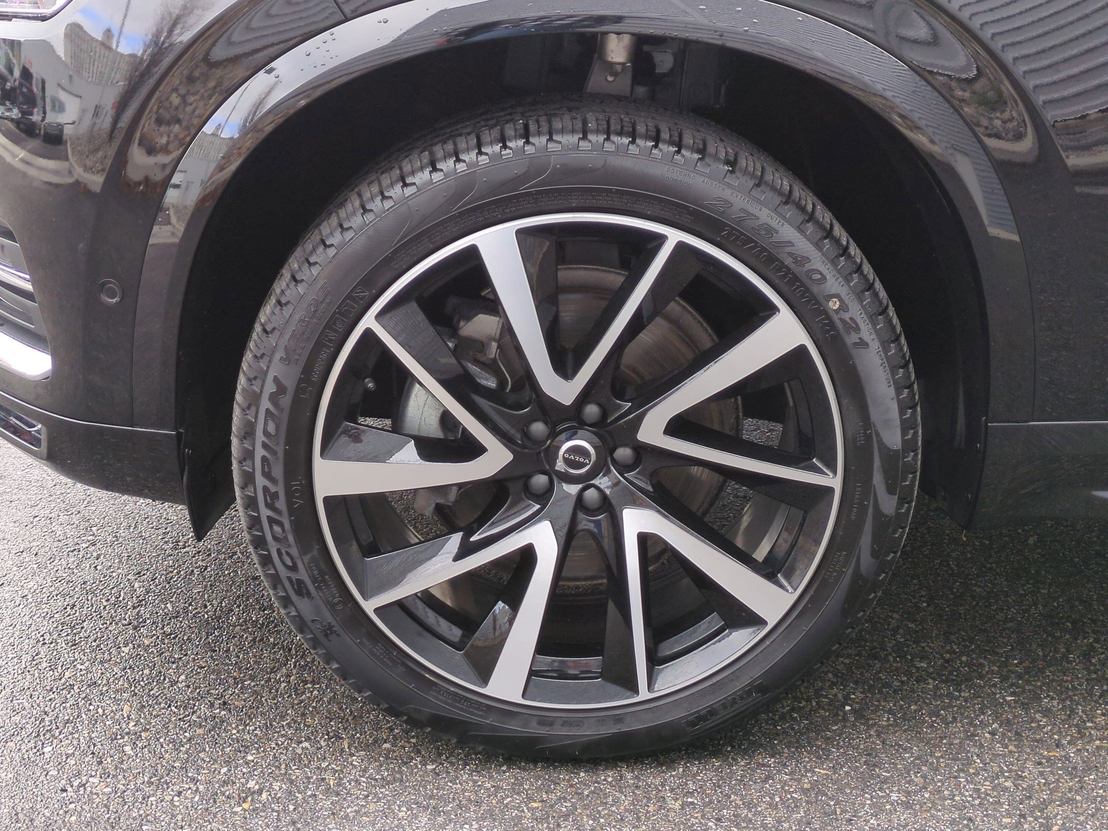 Used 2025 Volvo XC90 B6 Plus image 11