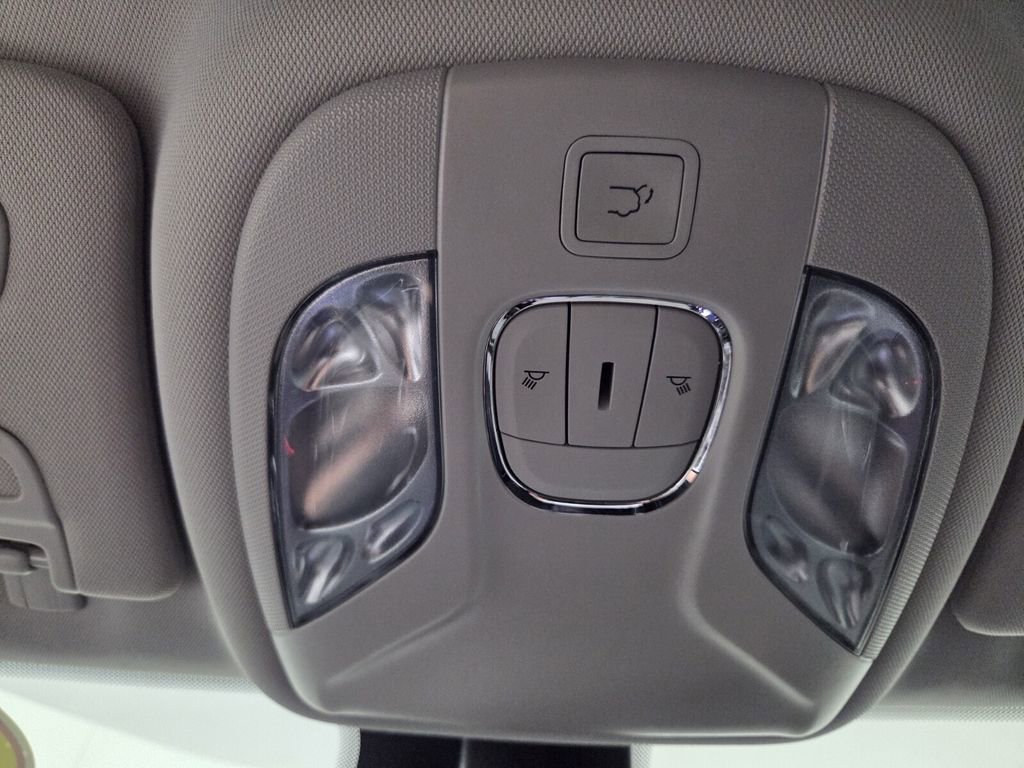 Certified 2022 Jeep Compass Latitude w/ Convenience Group AWD/4WD image 16