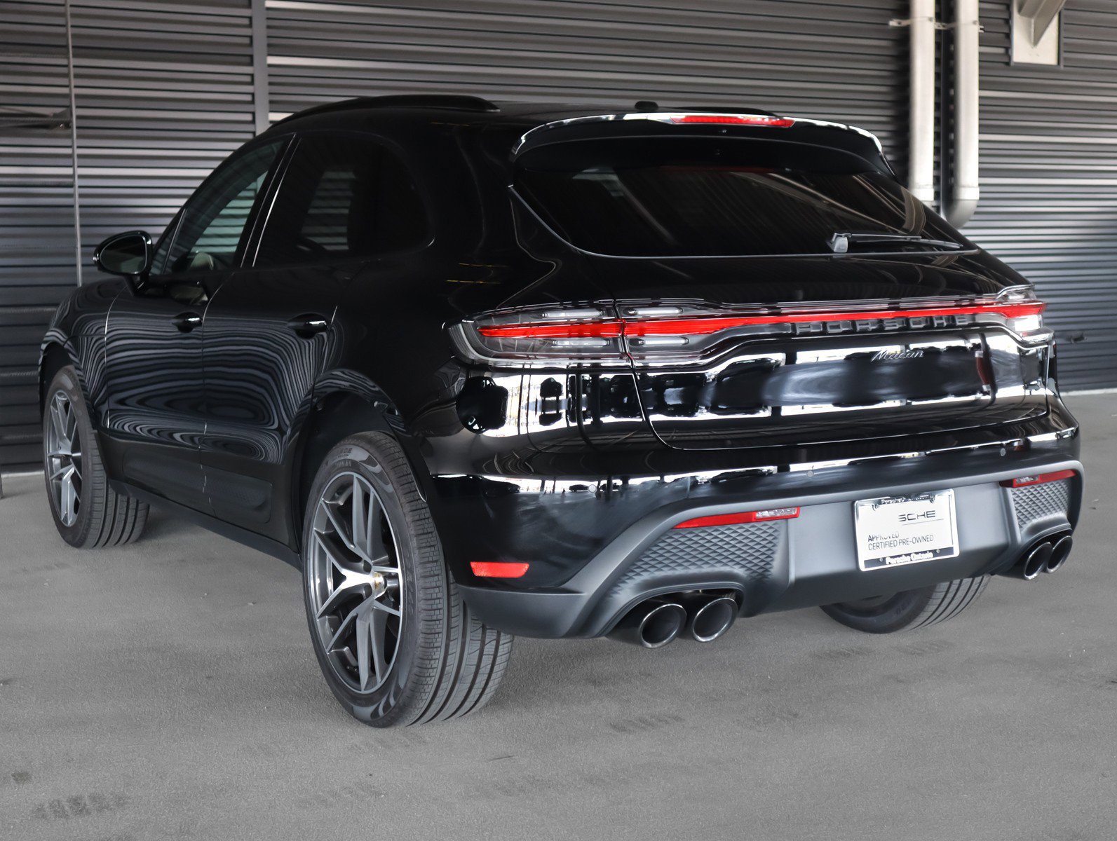Certified 2026 Porsche Macan AWD/4WD image 3