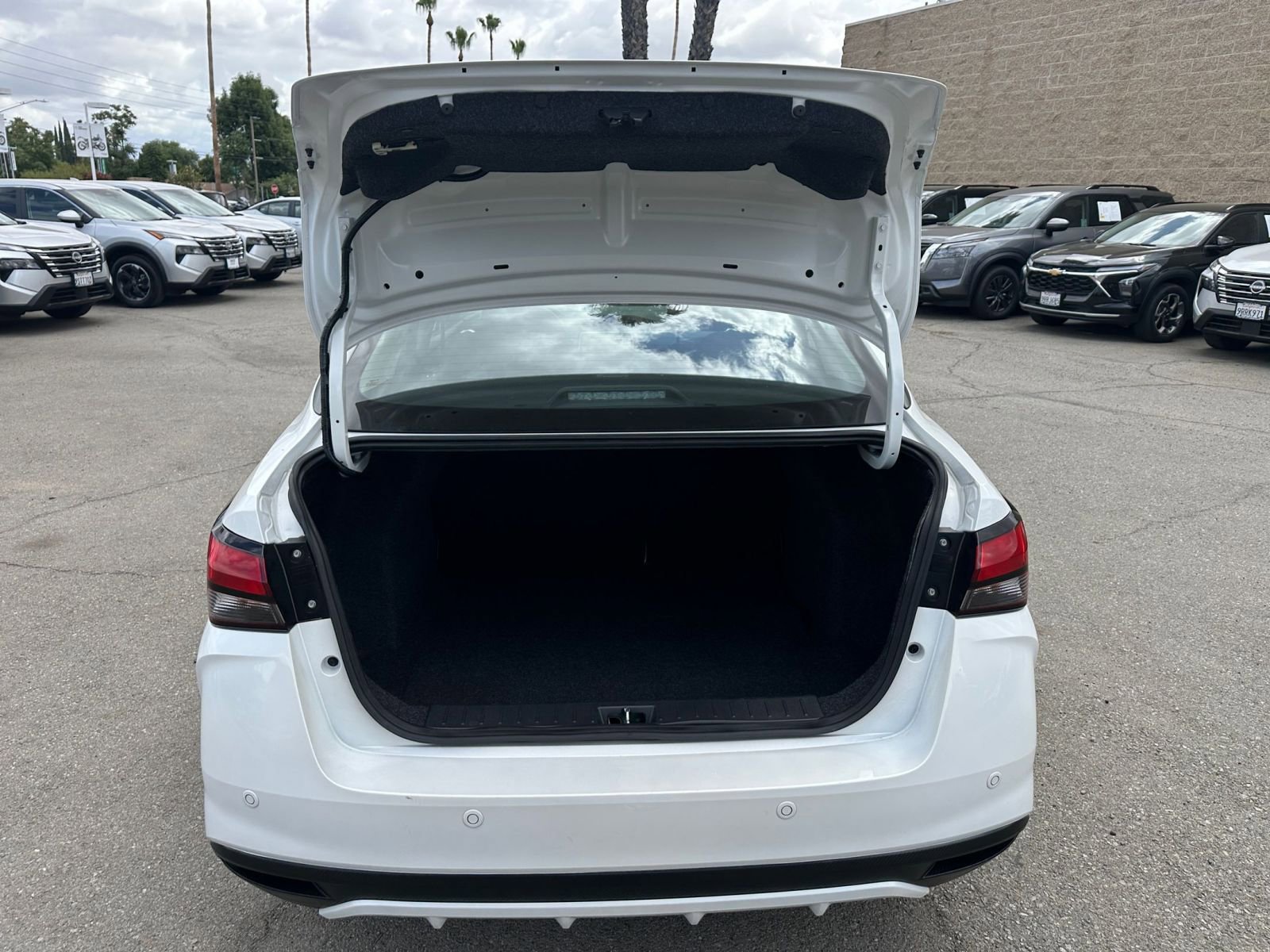 Used 2025 Nissan Versa SV FWD image 29