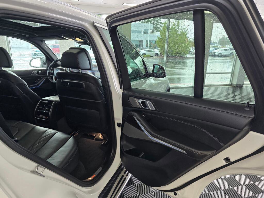 Used 2025 BMW X5 xDrive50e image 41