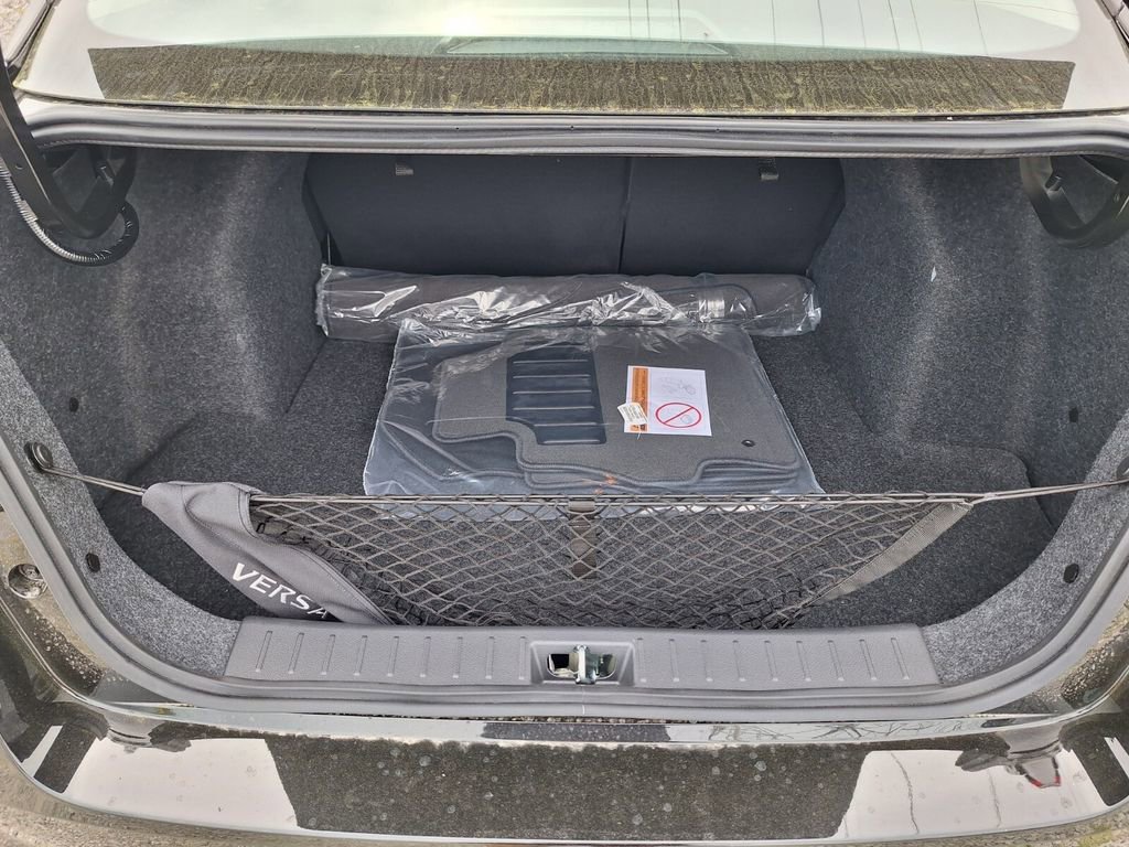 New 2025 Nissan Versa SR w/ Trunk Package image 24
