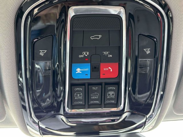 Used 2022 Jeep Grand Cherokee Overland w/ MOPAR Finishing Package AWD/4WD image 27