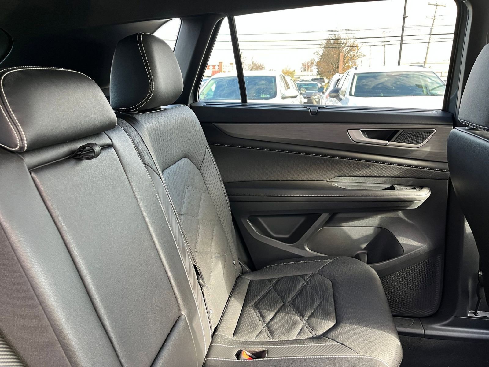 Used 2025 Volkswagen Atlas Cross Sport SE image 37