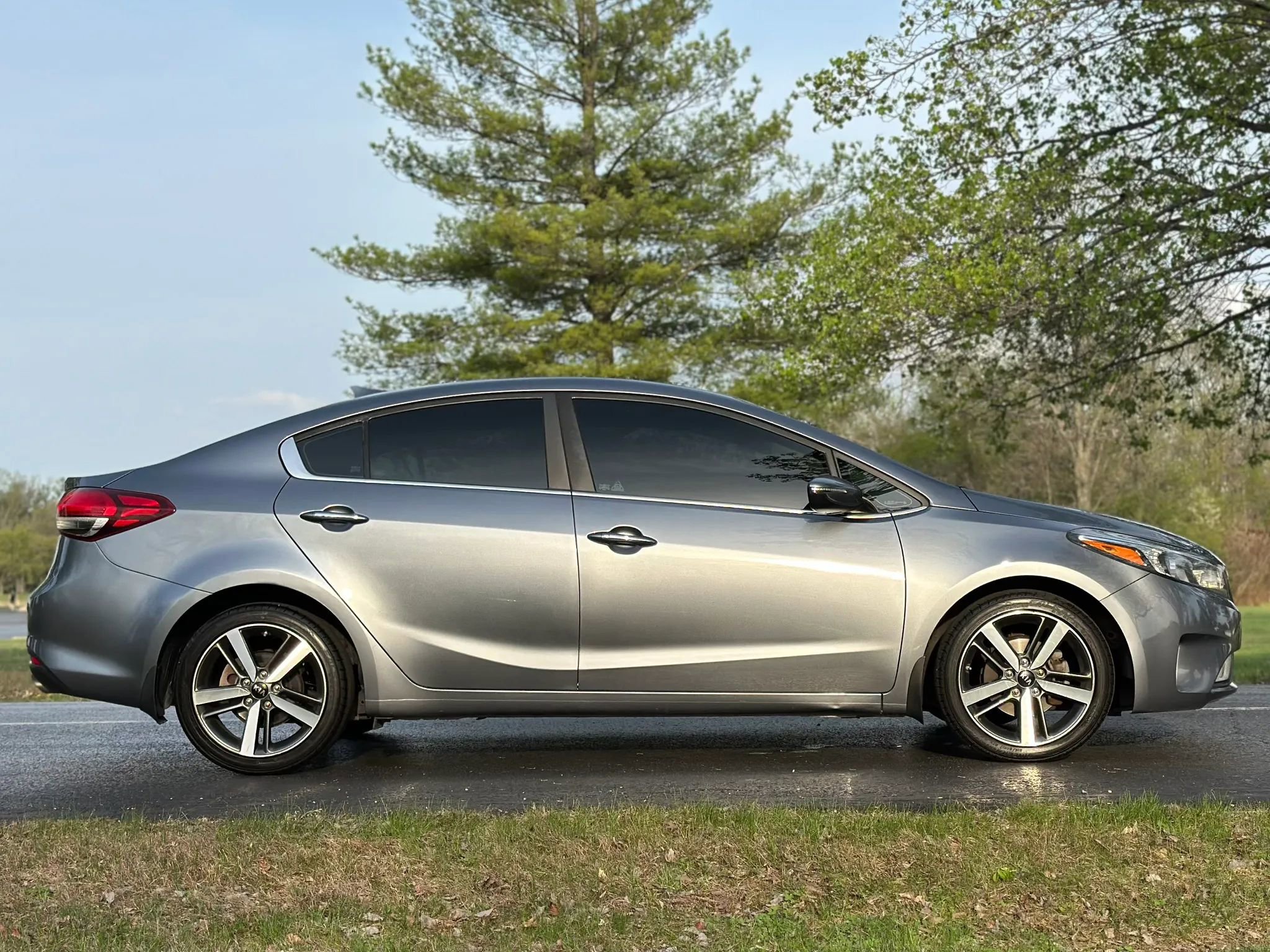 Used 2017 Kia Forte EX image 4