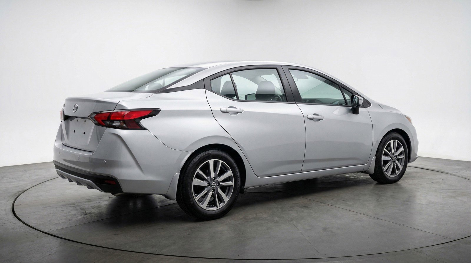 Used 2025 Nissan Versa SV image 9