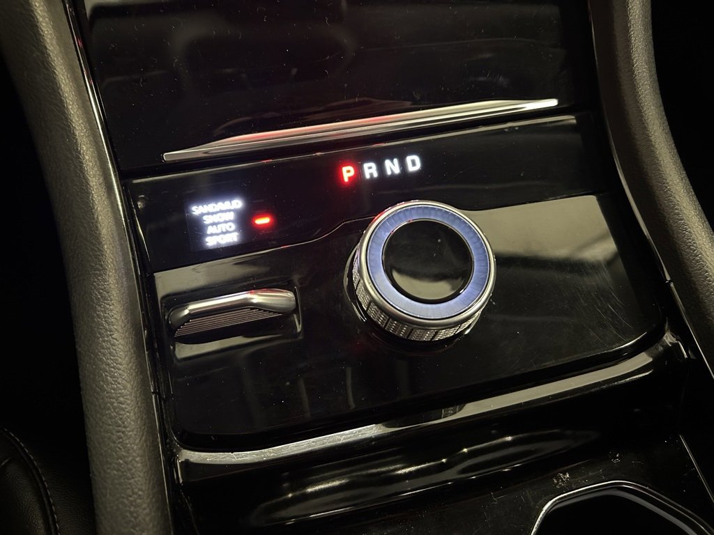 Used 2023 Jeep Grand Cherokee Limited w/ Black Appearance Package image 17