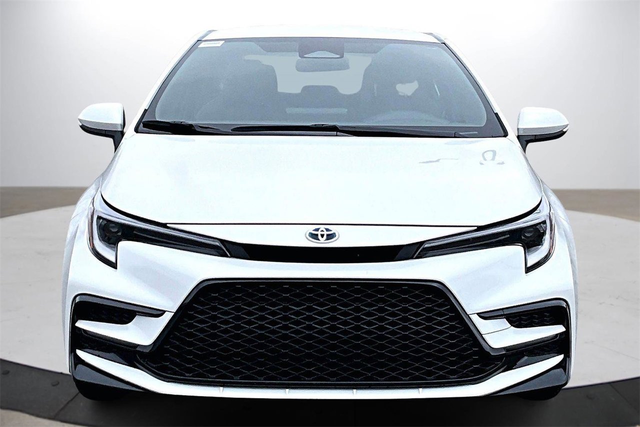 Used 2024 Toyota Corolla LE image 3