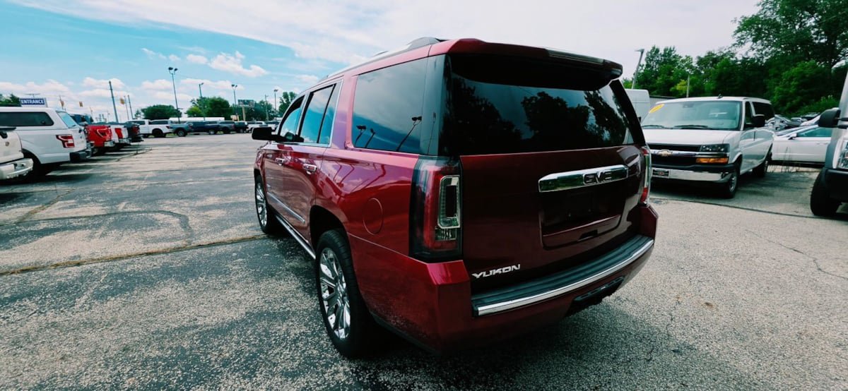 Used 2015 GMC Yukon Denali w/ Premium Package AWD/4WD image 3