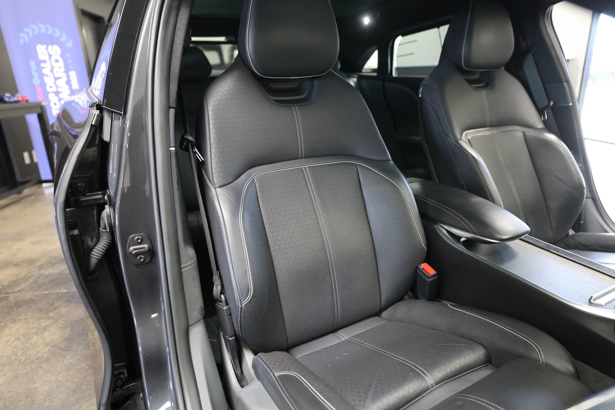 Used 2022 Lucid Air Grand Touring image 36