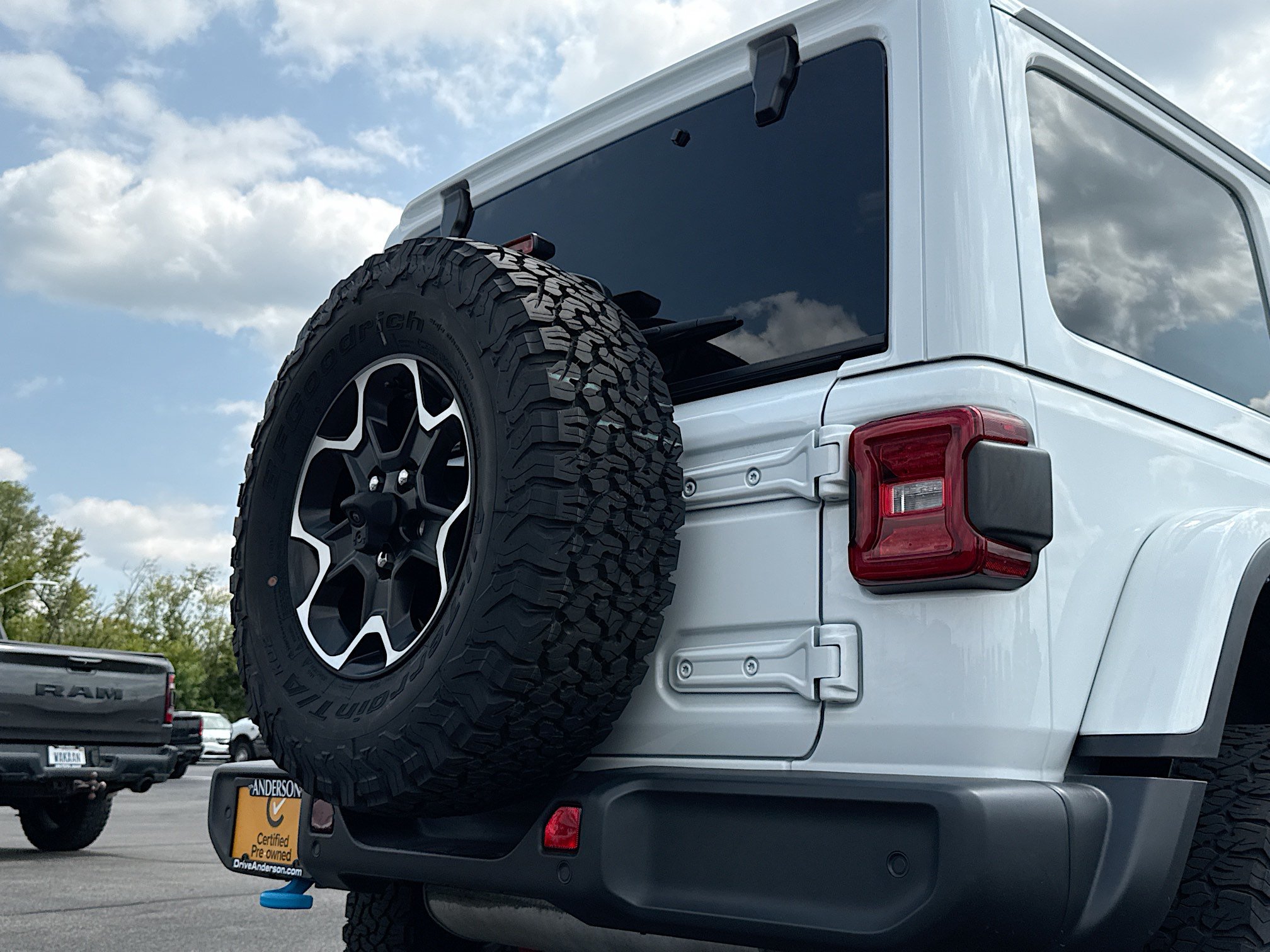 Used 2021 Jeep Wrangler Unlimited Rubicon 4xe w/ Cold Weather Group AWD/4WD image 16