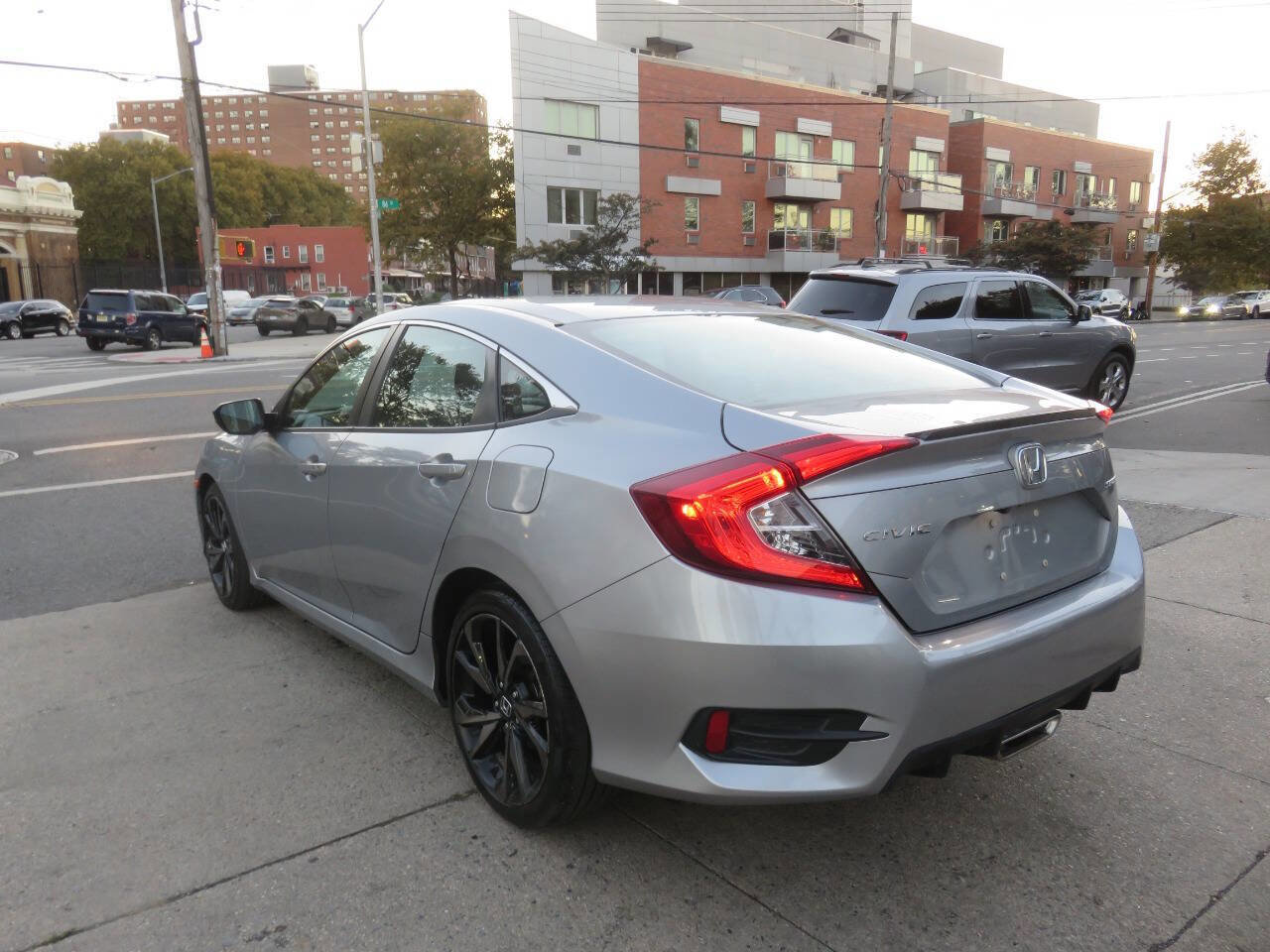 Used 2019 Honda Civic Sport image 4