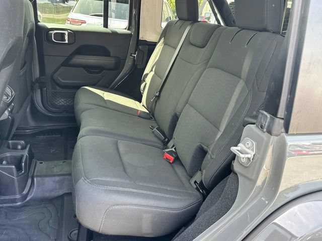 Used 2018 Jeep Wrangler Unlimited Sahara w/ Cold Weather Group AWD/4WD image 29