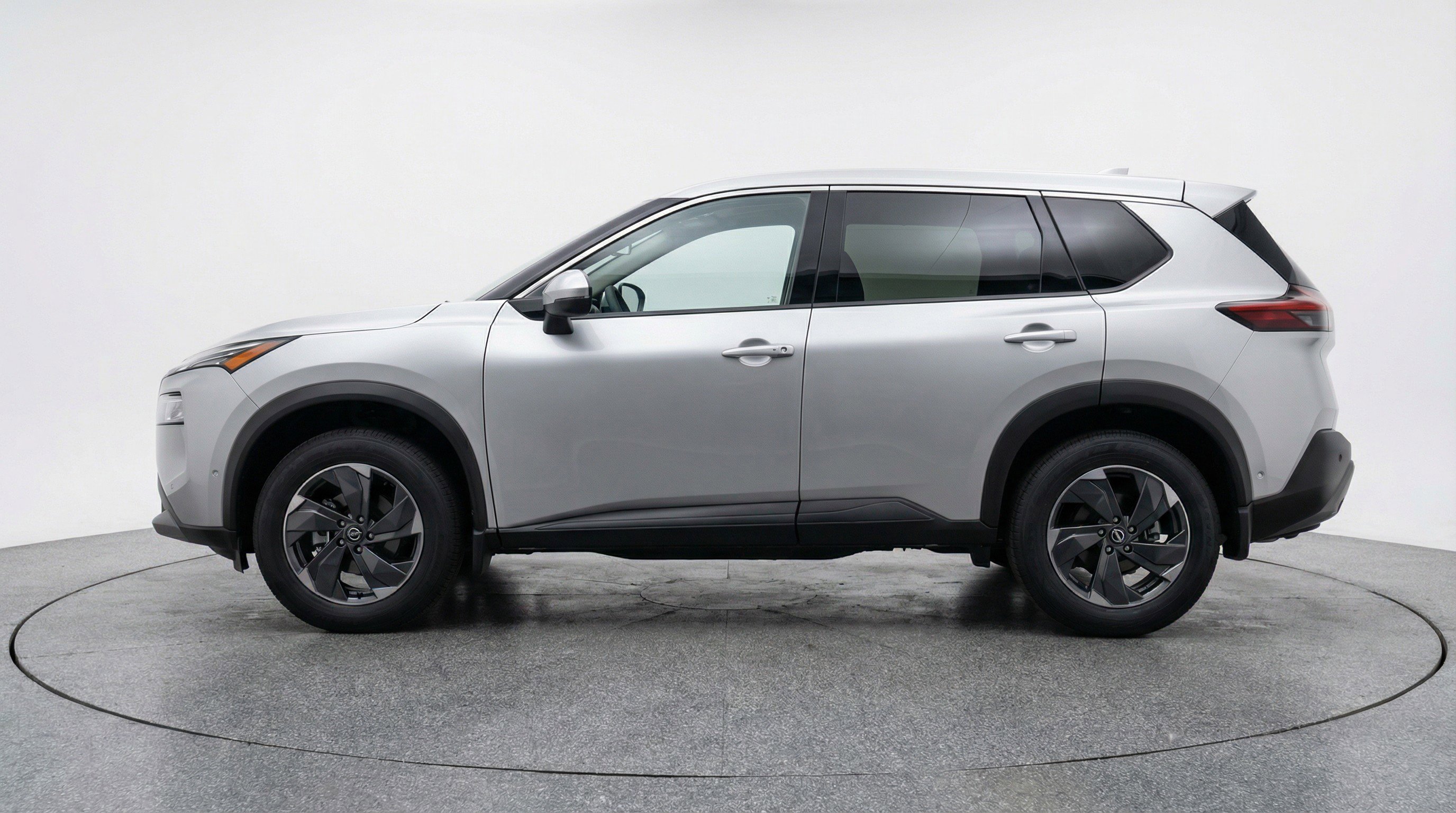 Used 2025 Nissan Rogue SV image 5