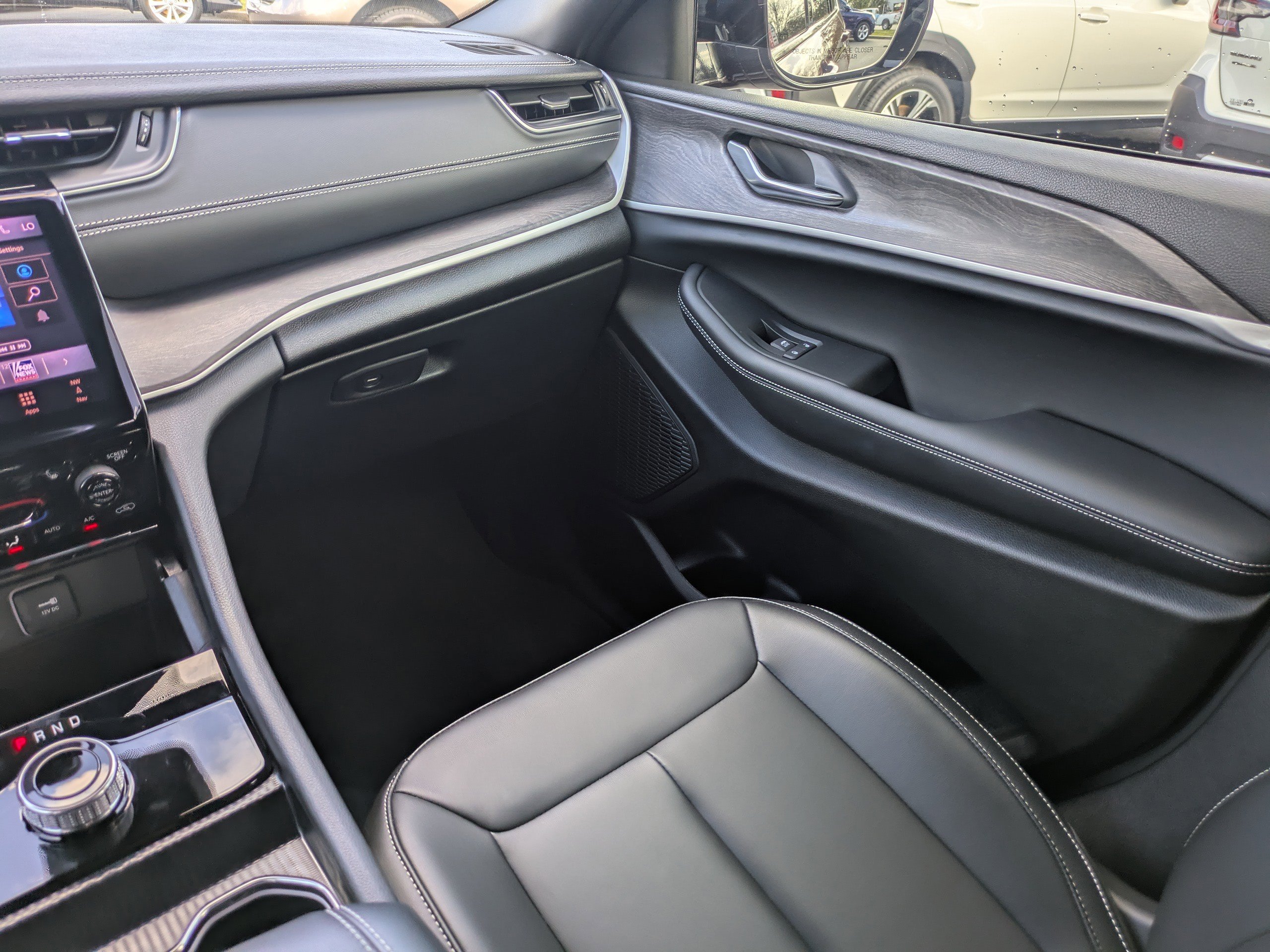 Used 2025 Jeep Grand Cherokee L Limited w/ Black Appearance Package AWD/4WD image 20