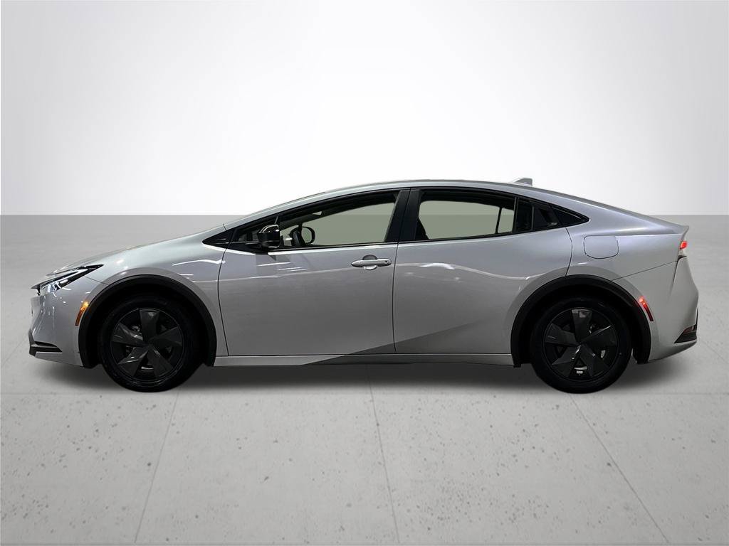 Used 2025 Toyota Prius LE FWD image 15
