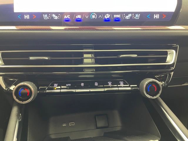 New 2026 Chevrolet Traverse RS w/ LPO, Floor Liner Package image 6