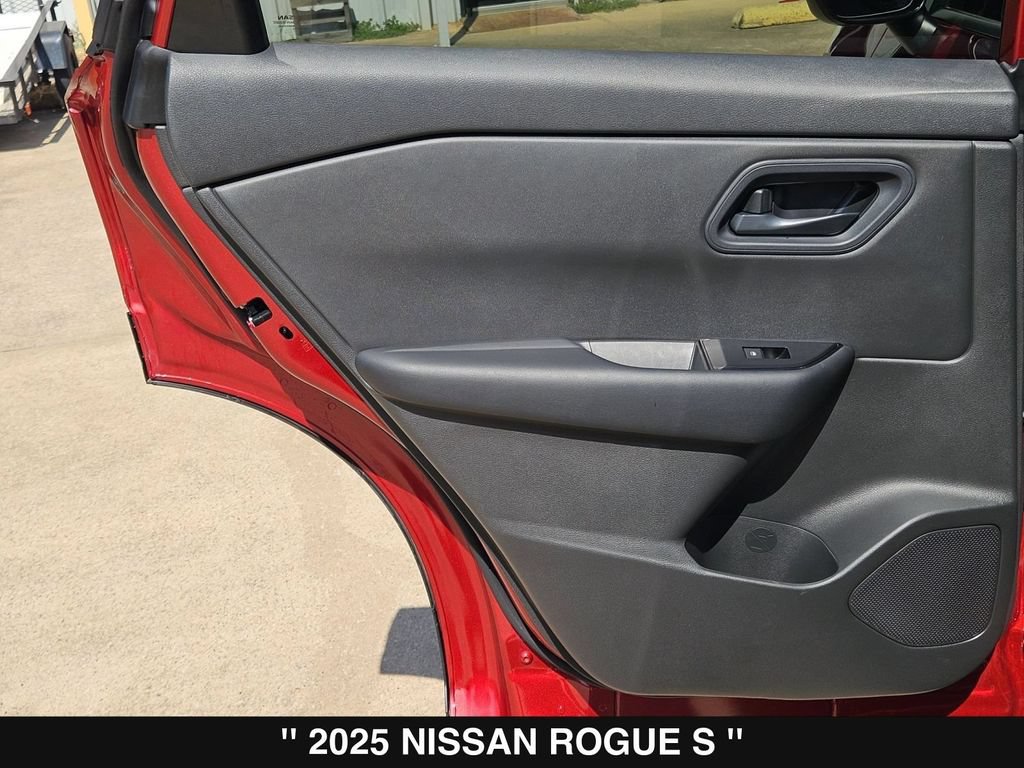Used 2025 Nissan Rogue S FWD image 18