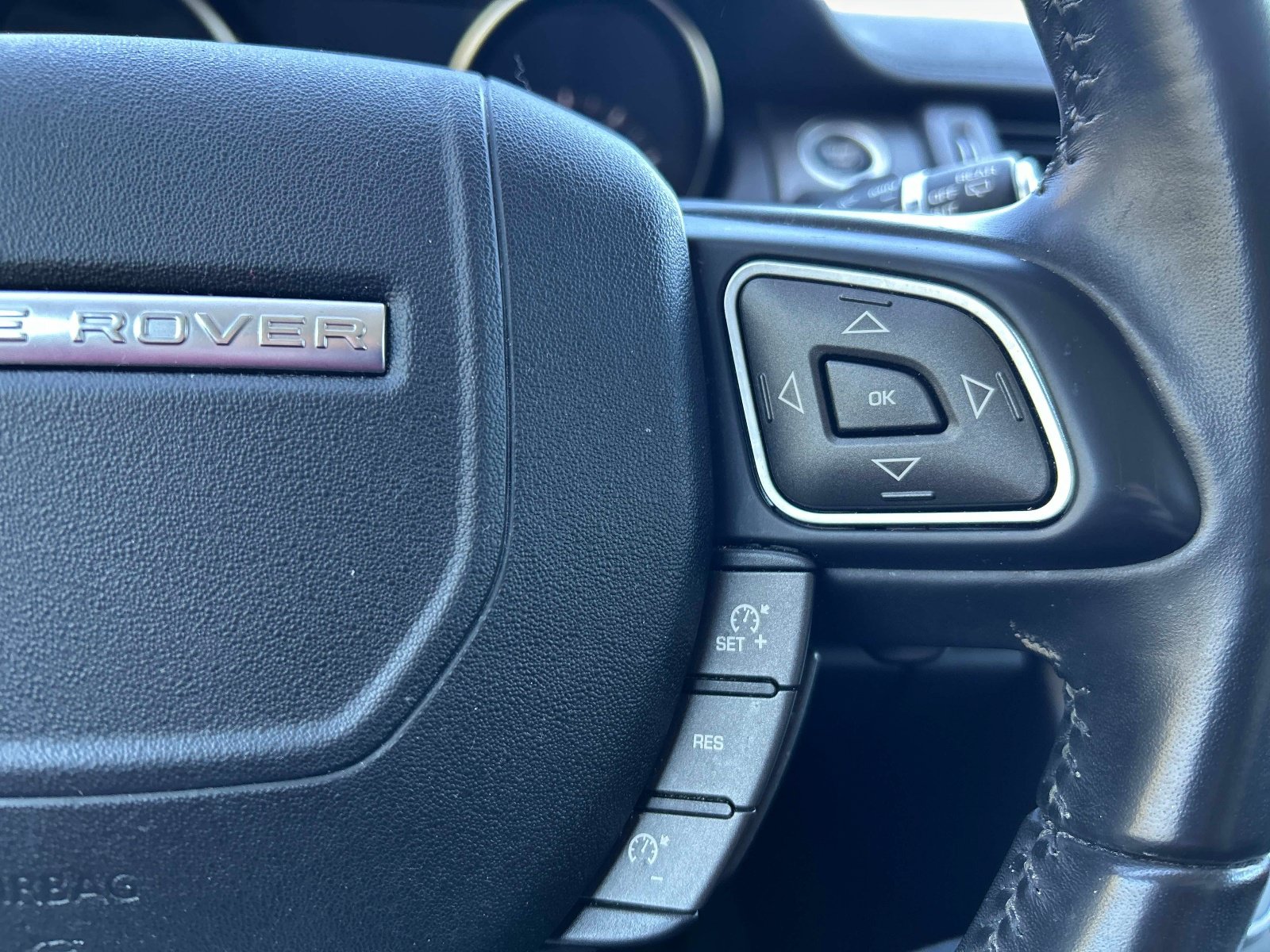 Used 2018 Land Rover Range Rover Evoque SE AWD/4WD image 24