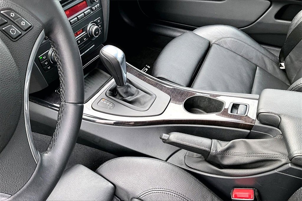 Used 2011 BMW 335i Convertible image 18