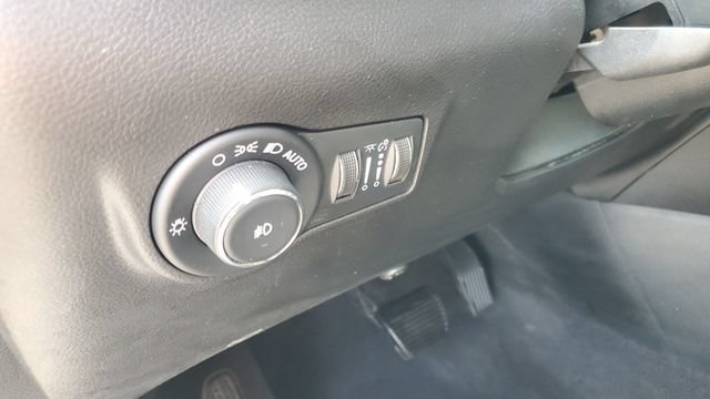 Used 2023 Jeep Compass Trailhawk w/ Trailhawk Convenience Group AWD/4WD image 8