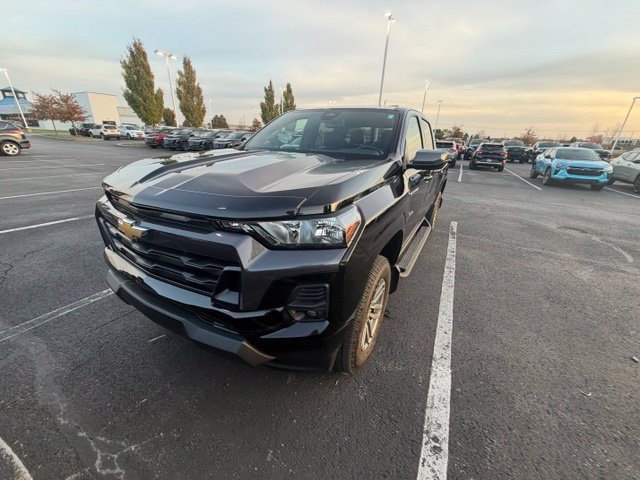 Used 2024 Chevrolet Colorado LT w/ LT Convenience Package II AWD/4WD image 2
