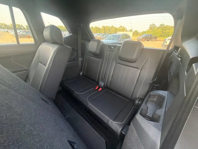 Used 2023 Volkswagen Tiguan SE R-Line FWD image 21