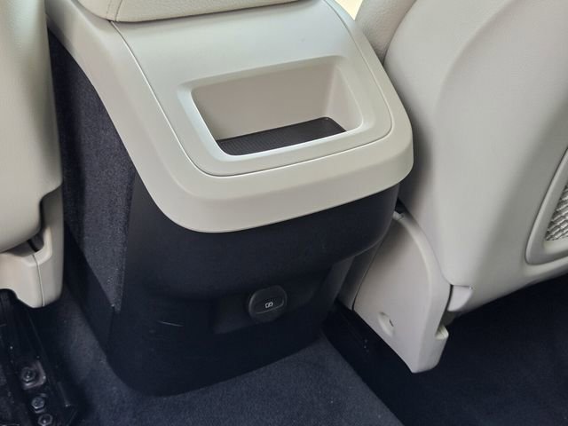 Used 2021 Volvo XC60 T5 Momentum image 17