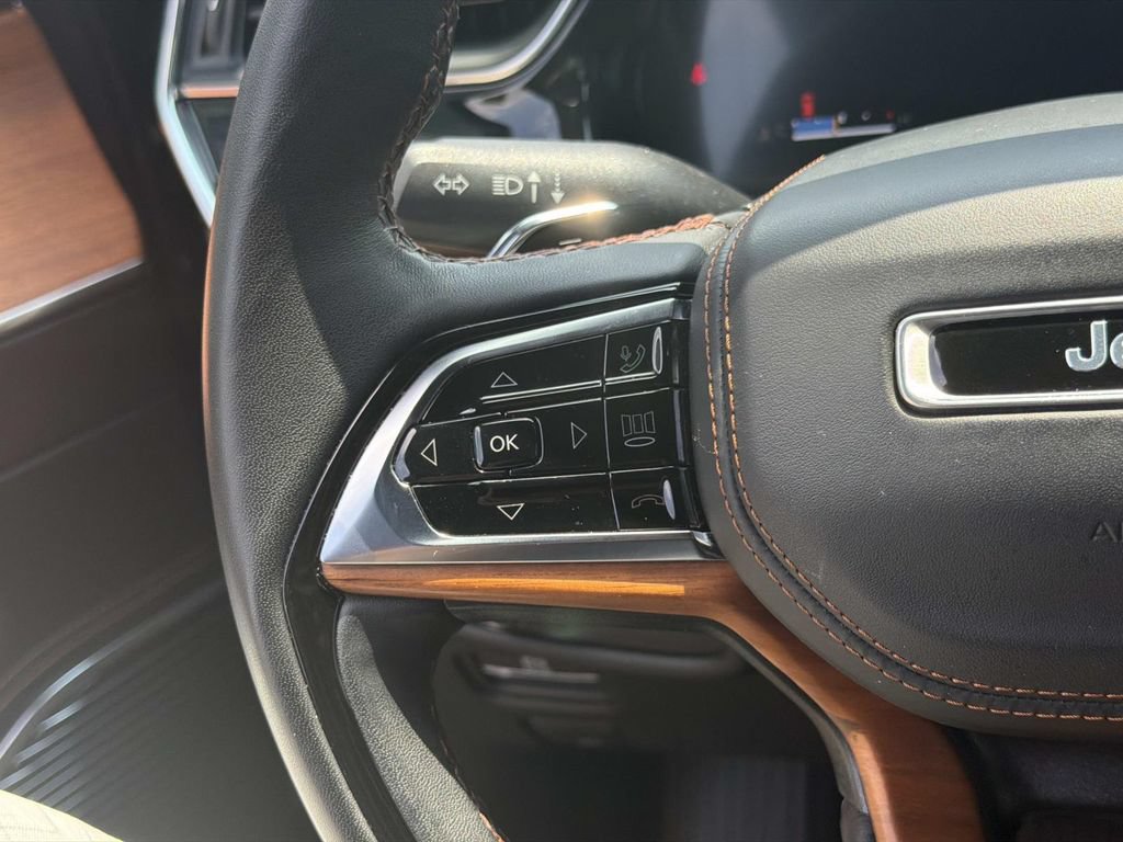 Used 2023 Jeep Grand Cherokee L Summit AWD/4WD image 12