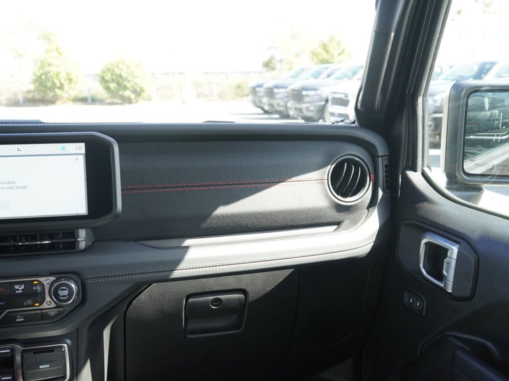 Certified 2024 Jeep Wrangler Unlimited Rubicon w/ Technology Group image 26